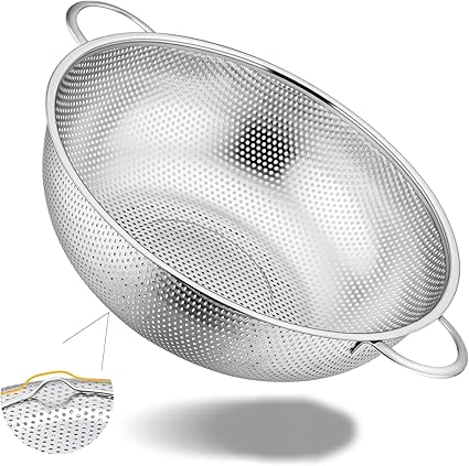 MOMENT Multipurpose Stainless Steel Colander 25CM Strainer Drainer with Handle for Kitchen/Draining Pasta/Rinsing Vegetables Fruits, Heavy Duty & Dishwasher Safe